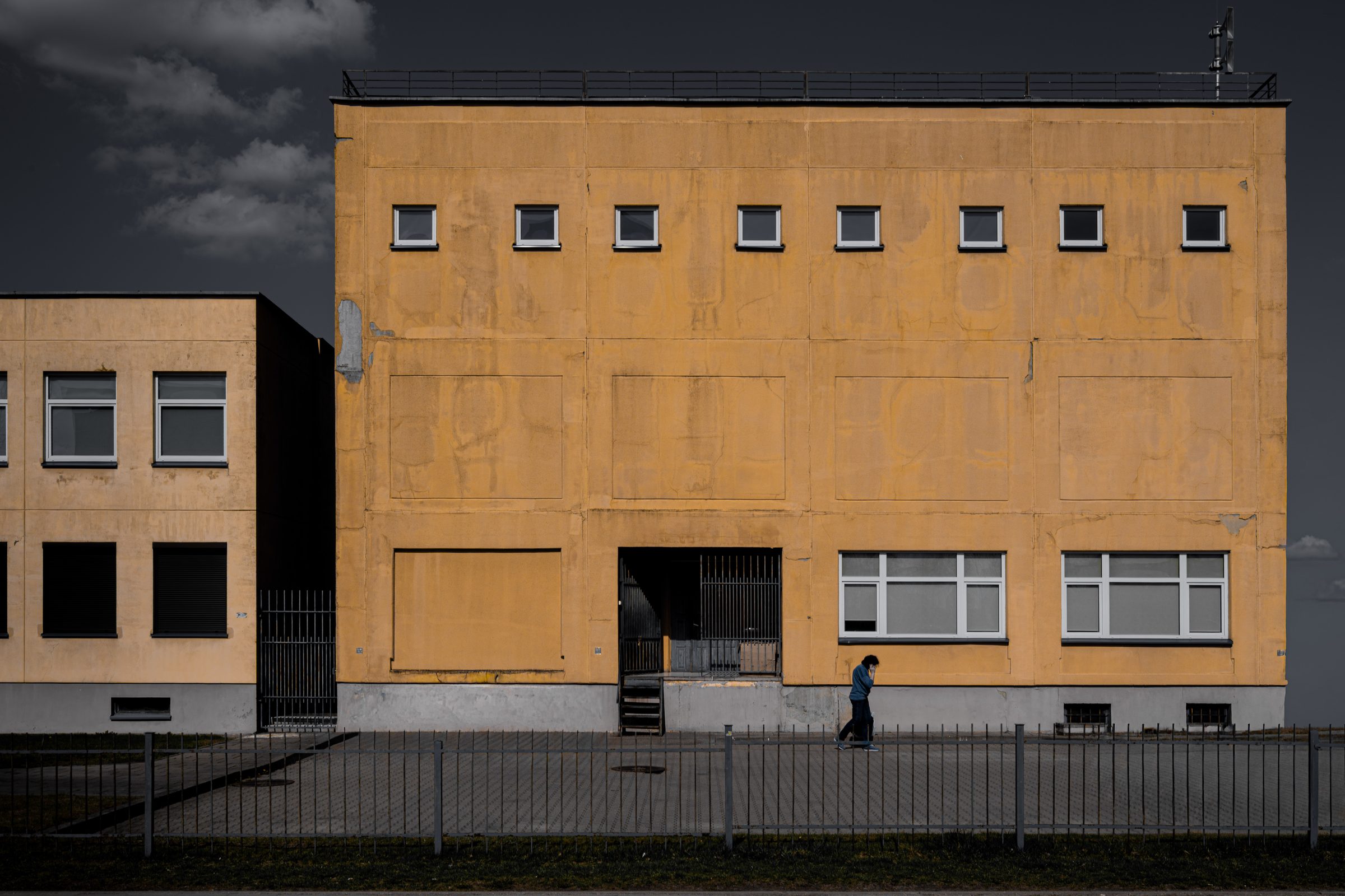 Passing Structure — from Between Voids by Alessio D’Addato